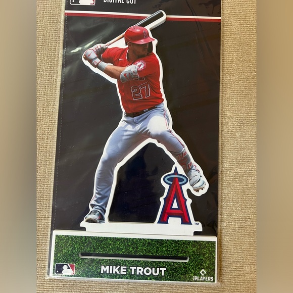 Mike Trout silhouette - Picture 2 of 3